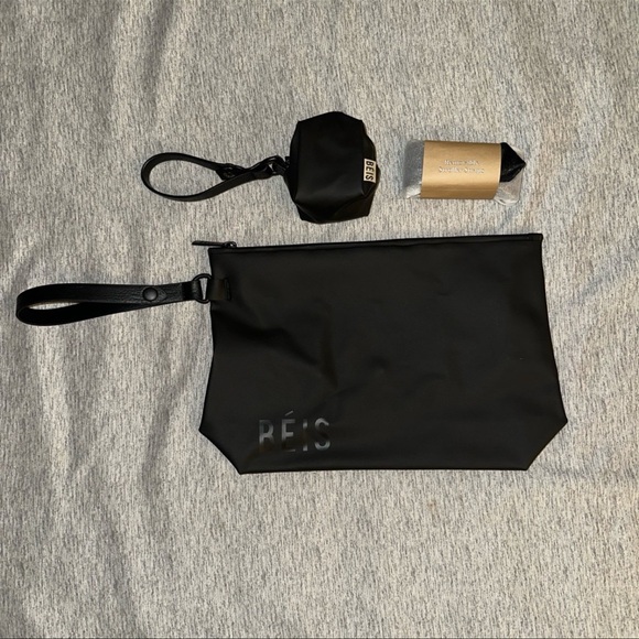 LIKE NEW! Beis ultimate diaper bag. - Picture 4 of 12